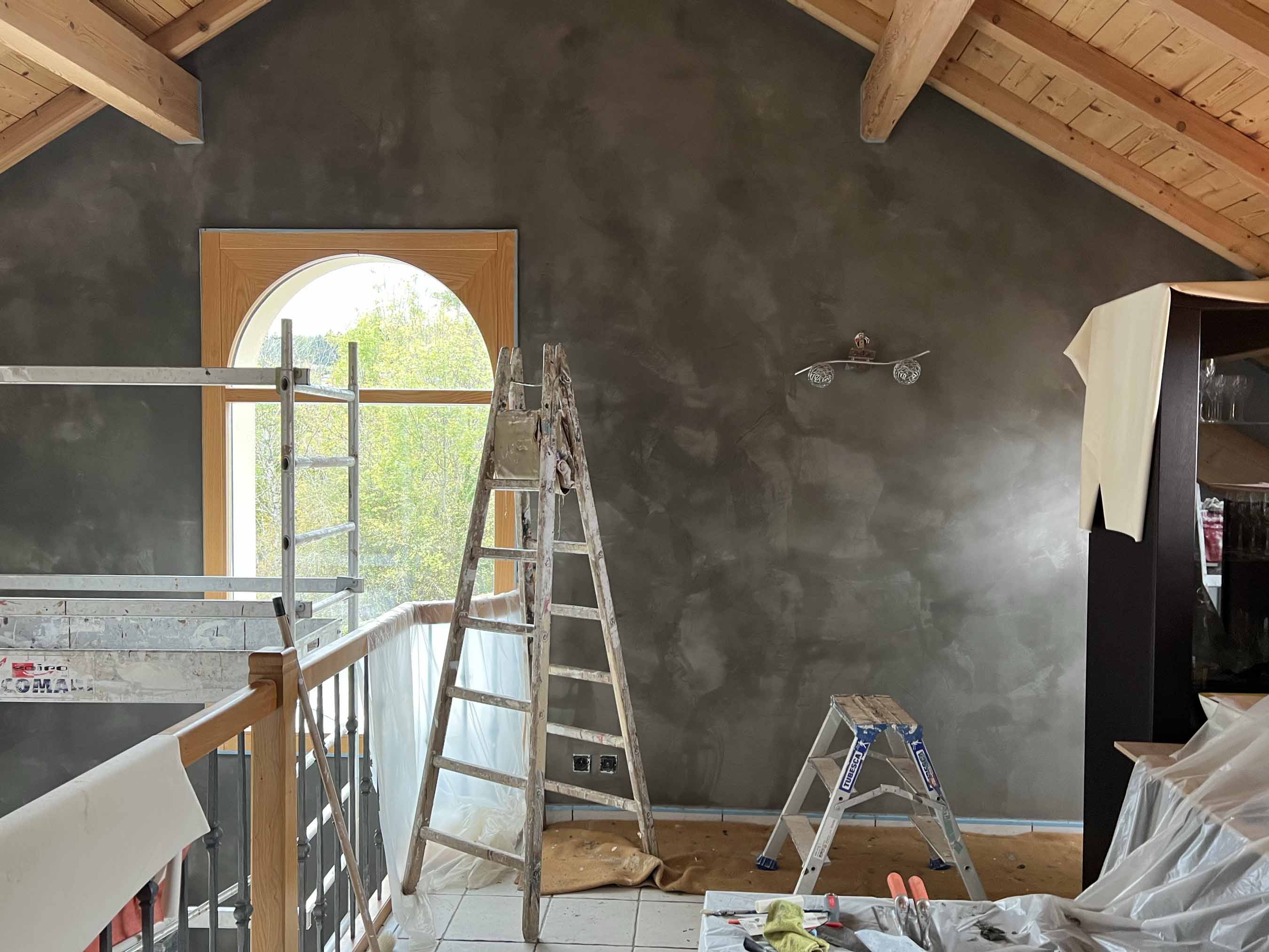 Décoration murale en chaux et béton ciré réalisée par artisan peintre à Cruseilles en Haute-Savoie